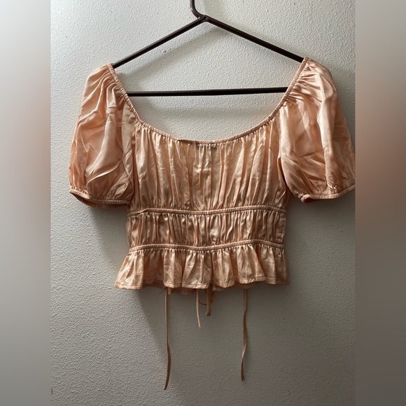 Crop Top🩷 - Picture 2 of 7